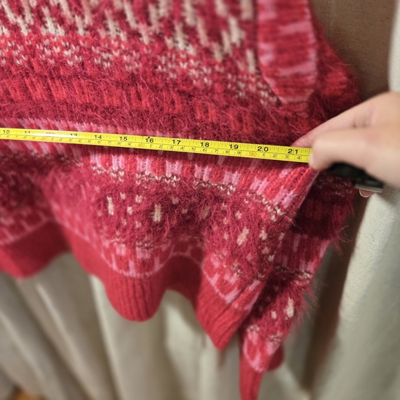 Cozy Red Patterned Turtleneck Sweater - Picture 6 of 7